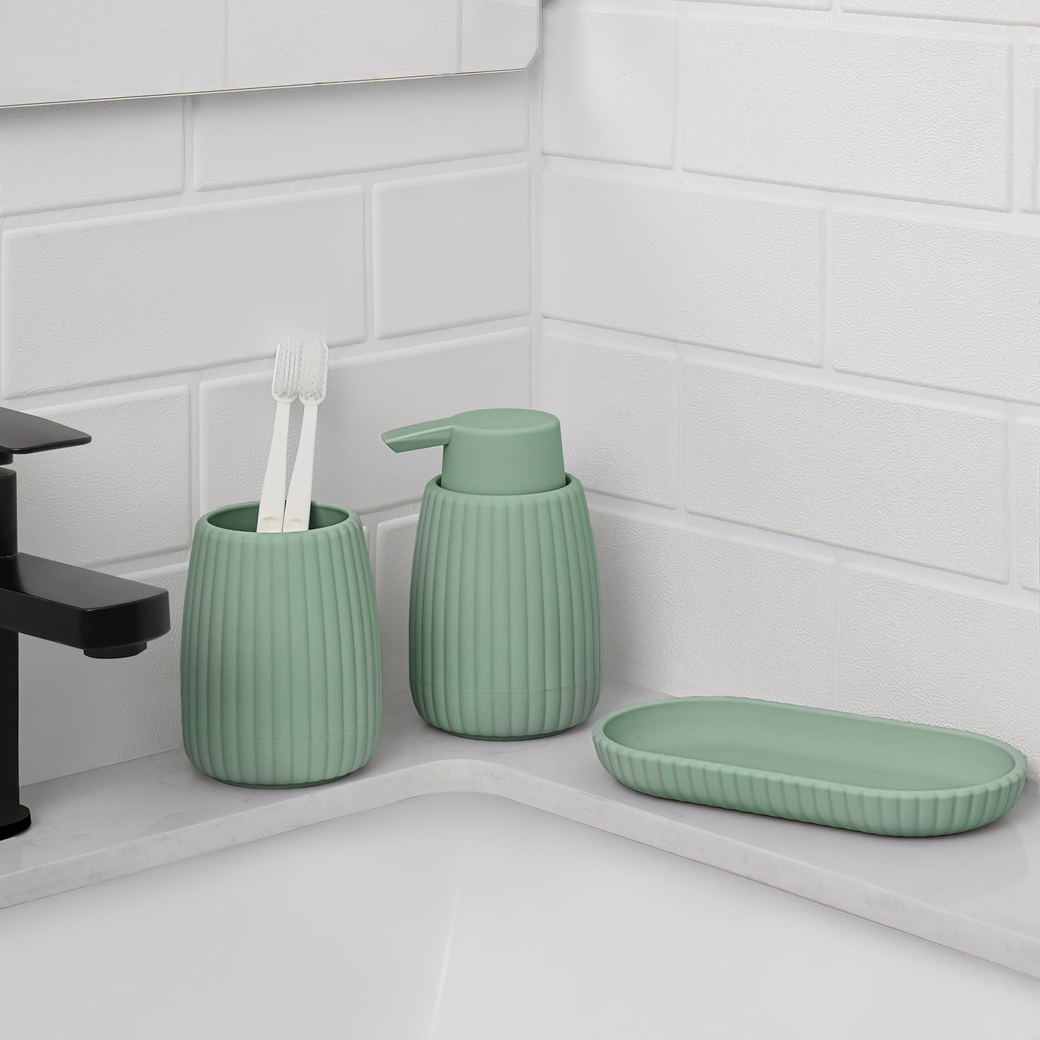 Mainstays Rubberized Plastic Ribbed Toothbrush Holder, Green - Image 6