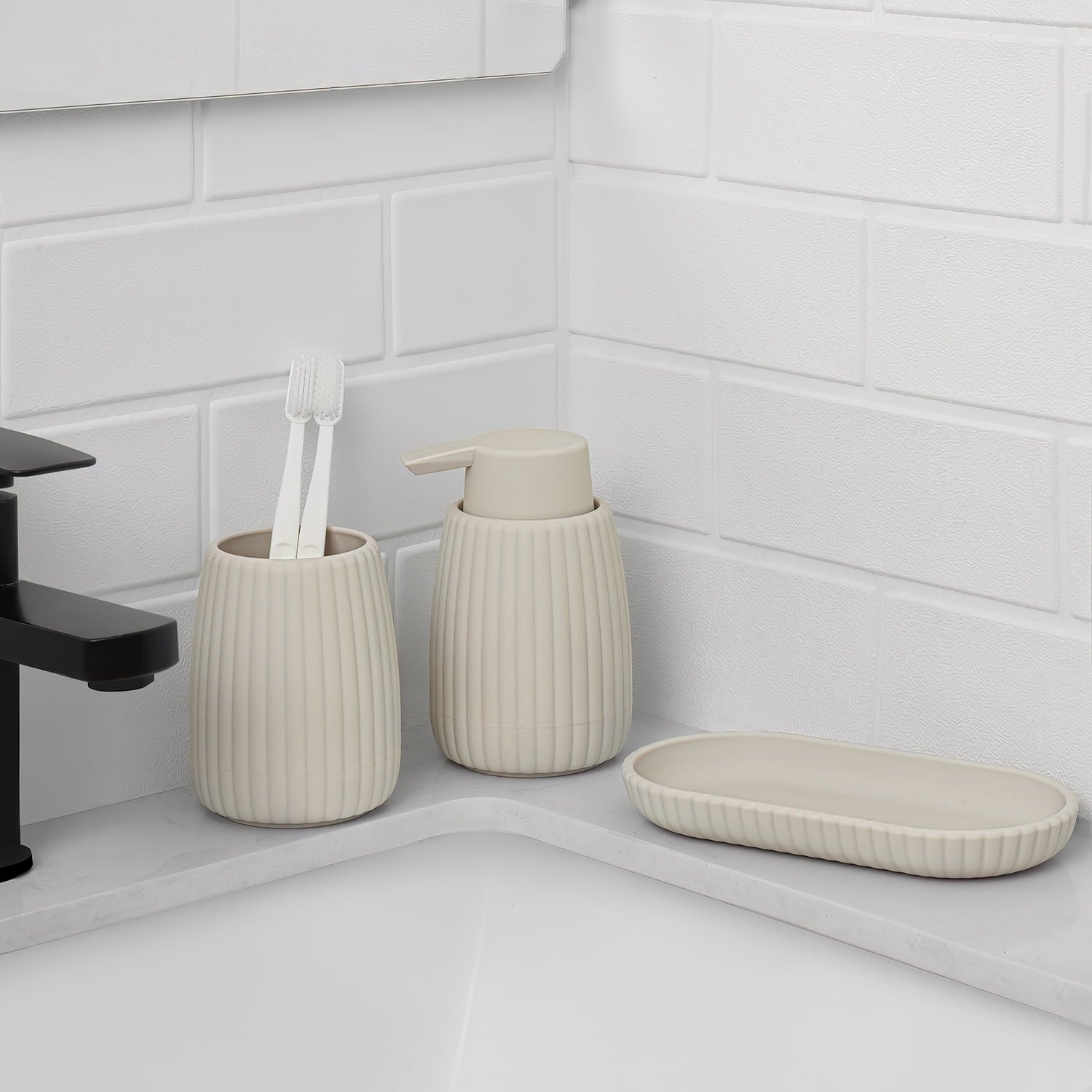 Mainstays Rubberized Plastic Ribbed Toothbrush Holder, Beige - Image 6