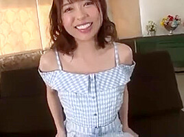 03038,A beautiful woman who feels