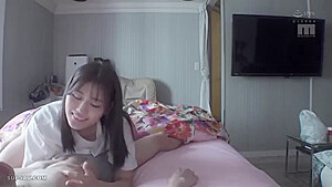 05626 A woman who makes a man squirt