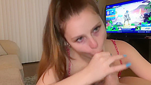 18 y/o GF interrupts me playing fortnite to suck my dick