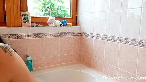 A Naughty Bath With A Kinky Amateur Girl