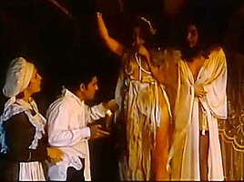 Adriana Vega y Adriana Ozores desnudas en El liguero magico