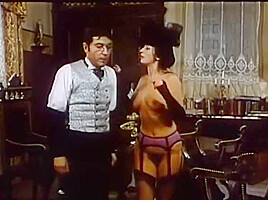 Adriana Vega y Adriana Ozores desnudas en El liguero magico