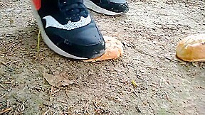 Air Max 1 crushing bun