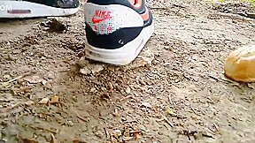 Air Max 1 crushing bun