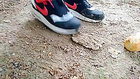 Air Max 1 crushing bun