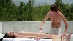 Alluring babe screwed by the masseur