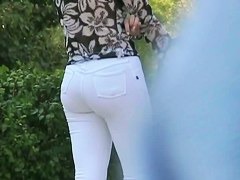 Amazing ass caught by a street candid cam