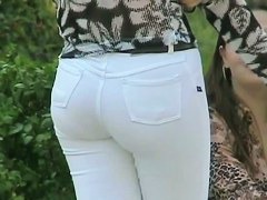 Amazing ass caught by a street candid cam