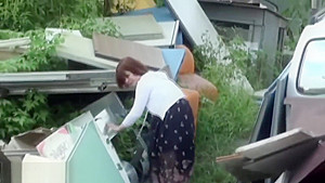 Asian skank caught peeing