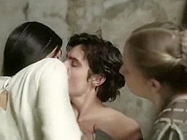 Aubrey Plaza,Jemima Kirke - The Little Hours (2017)