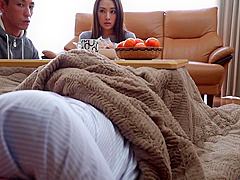 B3A27-A mature woman who was cunnilingus with a kotatsu