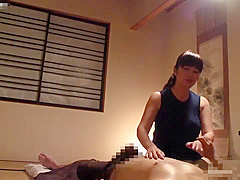B4H1403-Get a hand job from a visiting mature masseuse