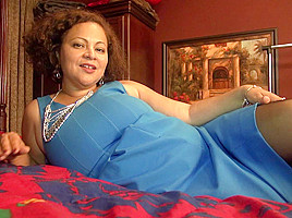 Big American Mama Playting With Her Unshaved Pussy - MatureNL