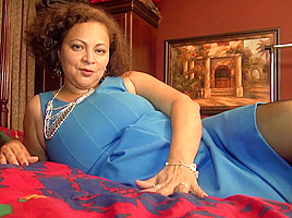 Big American Mama Playting With Her Unshaved Pussy - MatureNL