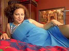 Big American Mama Playting With Her Unshaved Pussy - MatureNL