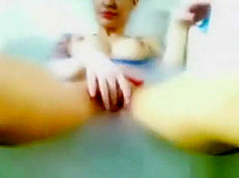 Bigtits Emo Viorotica dildoing in the bathroom