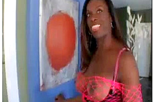 Black Shemale gets her Huge Dick Sucked
