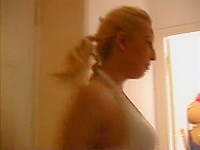 Blonde Lucy Braucht Geld Fuer Ihr Studium
