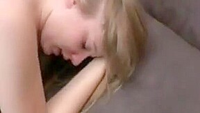 Blonde Tittensau kreischt laut mit geilen Analschmerzen