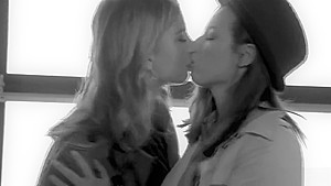 Busty detective licked by her informant