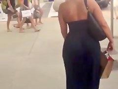 Candid PAWG Embarassed About Her Big Juicy Ass