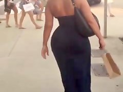 Candid PAWG Embarassed About Her Big Juicy Ass