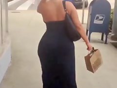 Candid PAWG Embarassed About Her Big Juicy Ass