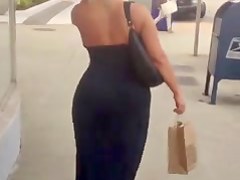 Candid PAWG Embarassed About Her Big Juicy Ass