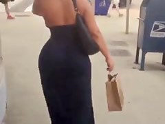 Candid PAWG Embarassed About Her Big Juicy Ass