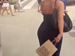 Candid PAWG Embarassed About Her Big Juicy Ass