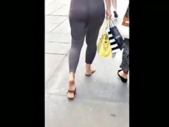 Candid girl in tight leggins- jiggle