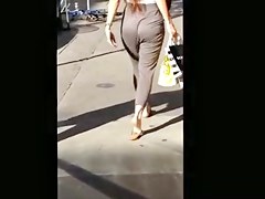 Candid girl in tight leggins- jiggle
