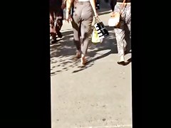 Candid girl in tight leggins- jiggle