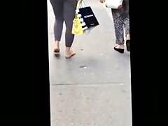 Candid girl in tight leggins- jiggle