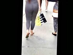 Candid girl in tight leggins- jiggle