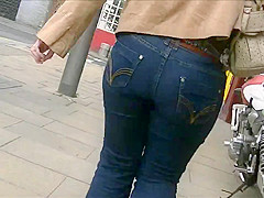 Candid tight ass milf in jeans
