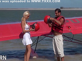 Caylian Curtis And Hot Milf In Porn Fucking The Ass Of Pornstar On The Beach