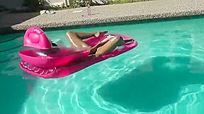 Classy Missy Maze masturbate her pussy