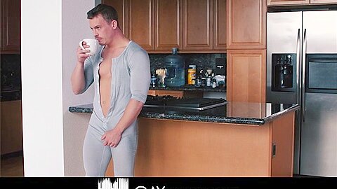Cock For Breakfast - GayCreeps