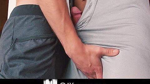 Cock For Breakfast - GayCreeps
