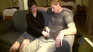 Cock loving amateur slut gives a dirty handie