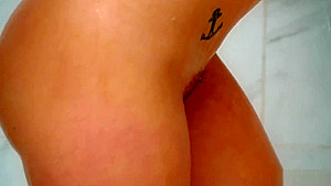 College teen 18+ didnt know about the shared showers