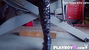 Cute Black Natural Curvy Milf Posing On The Bike Totally With Harley Dean