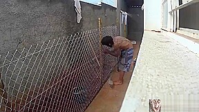 DEU PRO CARA ATRAS DA CERCA