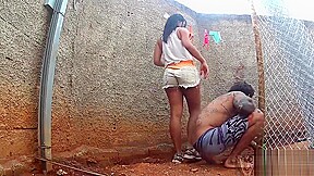 DEU PRO CARA ATRAS DA CERCA