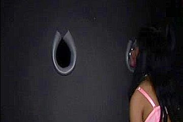 Deepthroat Gloryhole mit geiler Latin Babe