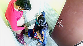 Desi Bhabhi Ko Chodaa Uske Cousin Ne Toilet Main