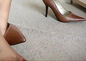 Ebony sexy legs in office